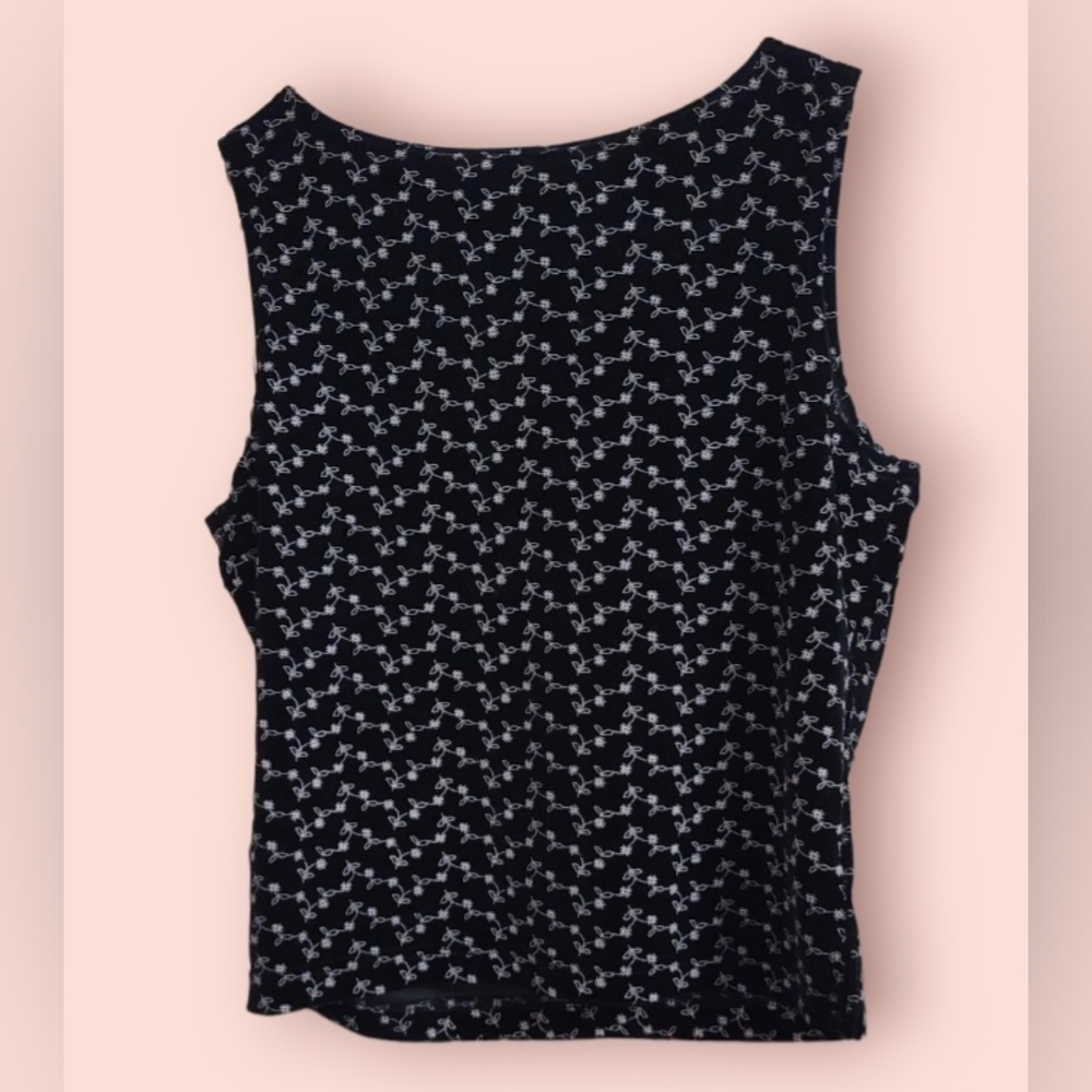 Womens Camesole-Tank w/white stitched flowers. Sz 7/8